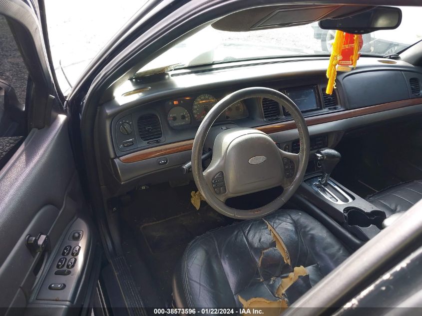 2FAFP74WX3X166468 2003 Ford Crown Victoria Lx