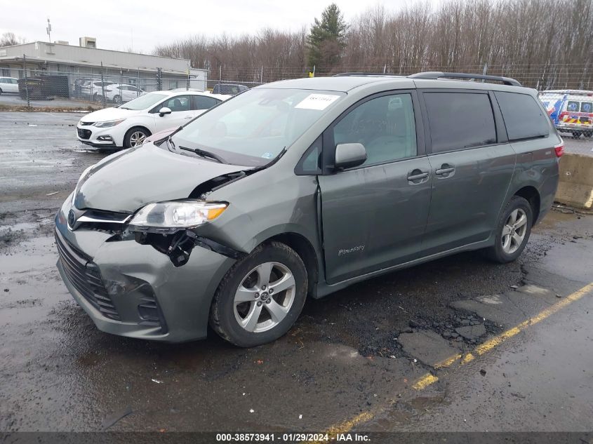 5TDKZ3DC8JS909008 2018 TOYOTA SIENNA, photo no. 2