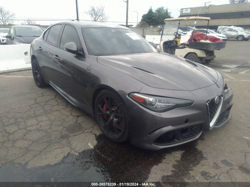 ZARFAEAV1J7595924 2018 Alfa Romeo Giulia Quadrifoglio Rwd