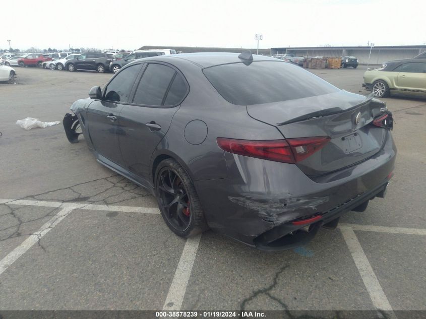 ZARFAEAV1J7595924 2018 Alfa Romeo Giulia Quadrifoglio Rwd