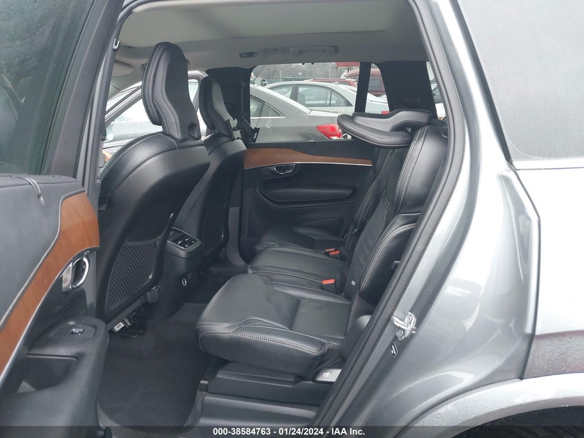 Image 8 of 2019 Volvo XC90  salvage vehicle - Lot #38584763 at IAAI