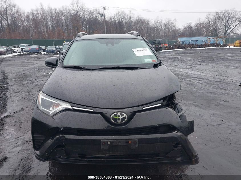 2T3BFREV1JW852578 2018 Toyota Rav4 Le