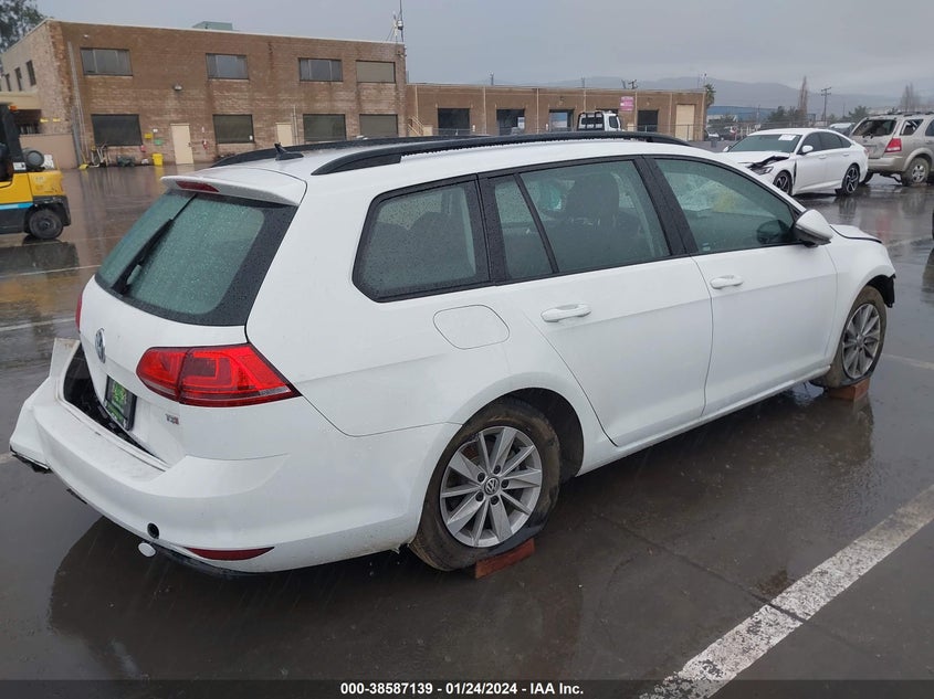 2017 VOLKSWAGEN GOLF SPORTWAGEN TSI S - 3VWA17AUXHM502936
