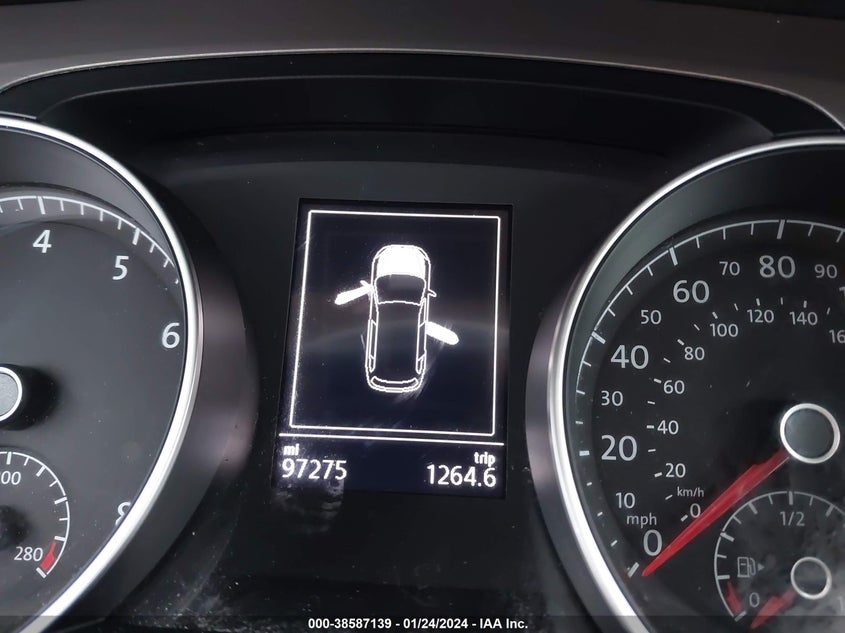 2017 VOLKSWAGEN GOLF SPORTWAGEN TSI S - 3VWA17AUXHM502936