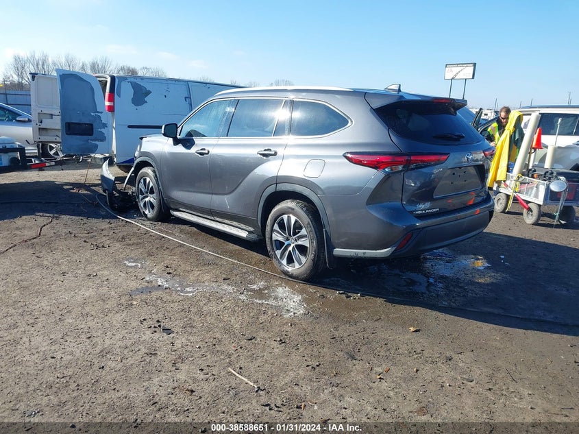 2022 TOYOTA HIGHLANDER XLE VIN: 5TDGZRAH6NS542883