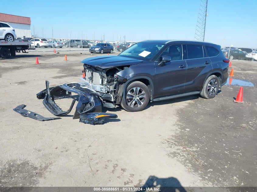 2022 TOYOTA HIGHLANDER XLE VIN: 5TDGZRAH6NS542883