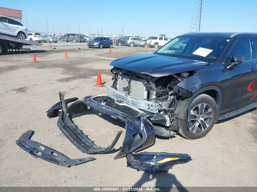 2022 TOYOTA HIGHLANDER XLE VIN: 5TDGZRAH6NS542883