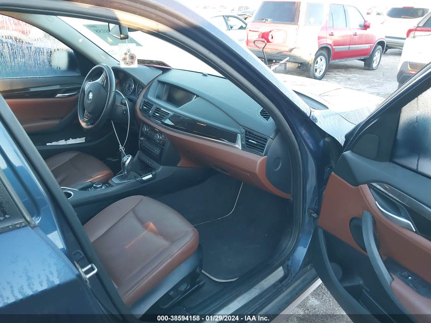 2015 BMW X1 xDrive28I VIN: WBAVL1C58FVY35766 Lot: 38594158