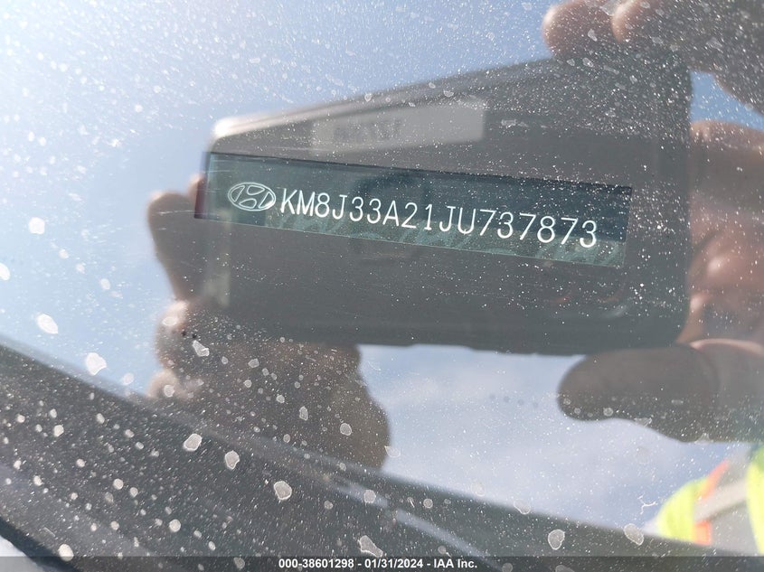2018 HYUNDAI TUCSON VIN: KM8J33A21JU737873