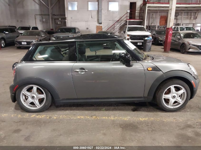 2010 Mini Cooper VIN: WMWMF3C57ATZ27812 Lot: 38601927