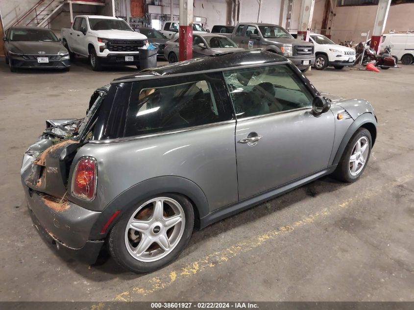 2010 Mini Cooper VIN: WMWMF3C57ATZ27812 Lot: 38601927