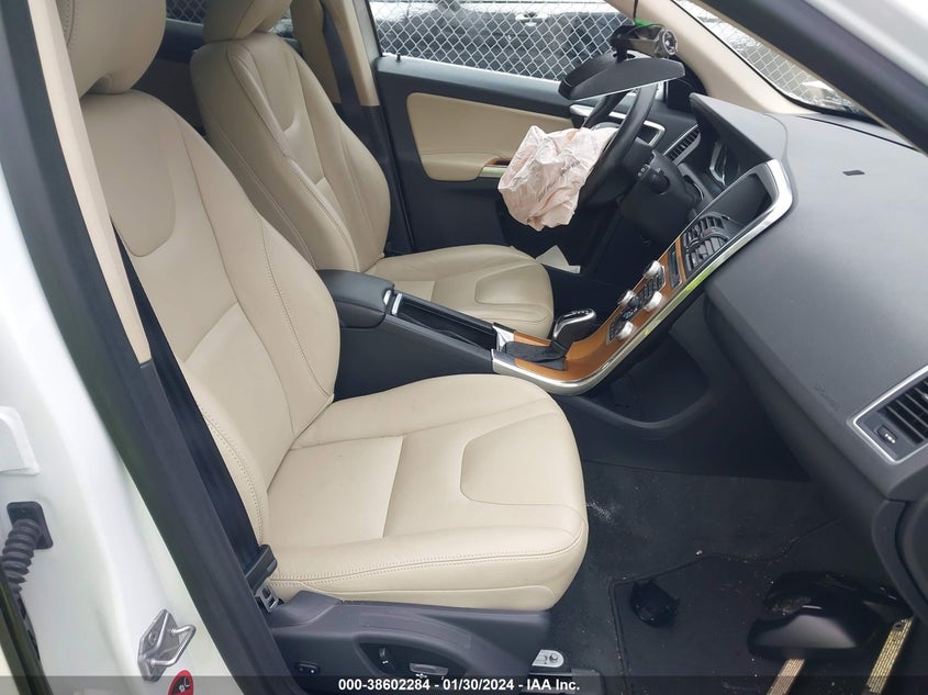 VIN YV449MRU8H2211142 2017 VOLVO XC60 T6 INSCRIPTION