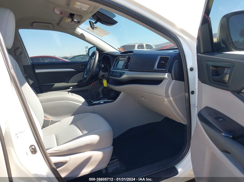 2019 TOYOTA HIGHLANDER LE VIN: 5TDZZRFH2KS311301