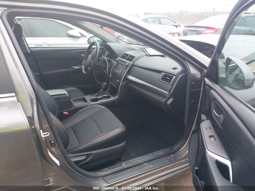 Image 5 of 2017 Toyota Camry  salvage vehicle - Lot #38606418 at IAAI