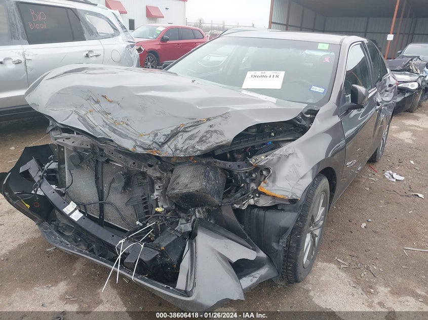 Image 6 of 2017 Toyota Camry  salvage vehicle - Lot #38606418 at IAAI