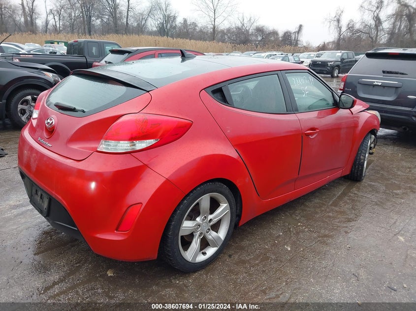 2014 Hyundai Veloster Base W/Red VIN: KMHTC6AD0EU216032 Lot: 38607694