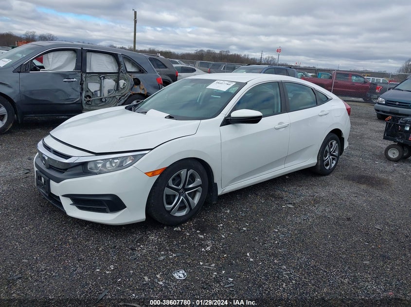 VIN 2HGFC2F5XJH532970 2018 HONDA CIVIC LX