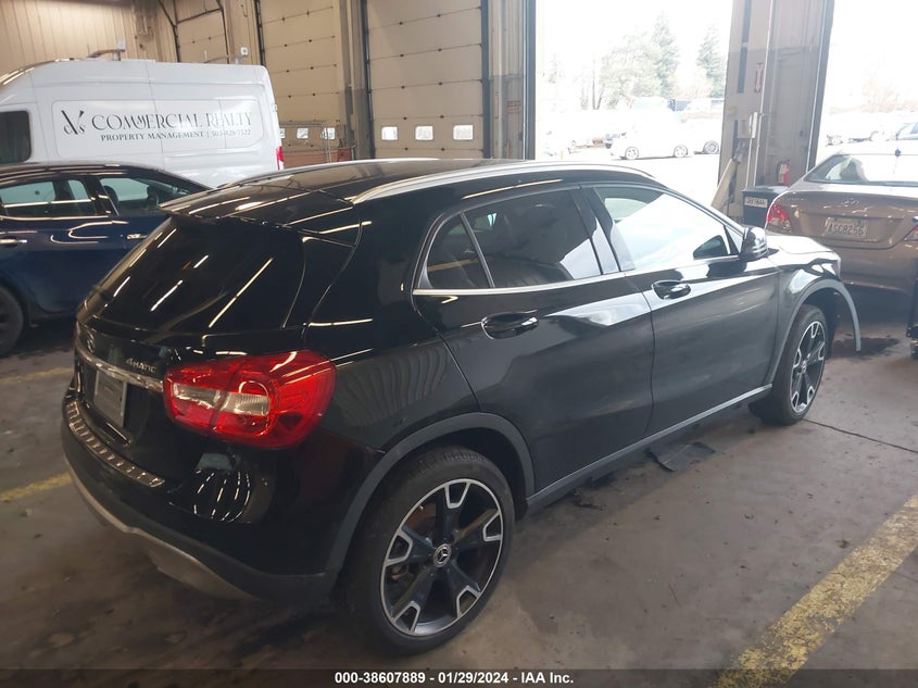2018 MERCEDES-BENZ GLA VIN: WDCTG4GB1JJ406527