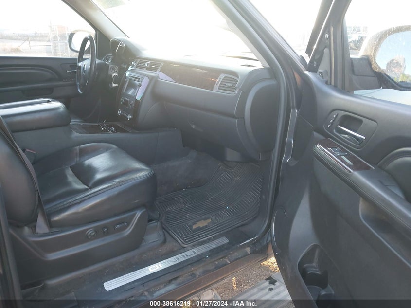 2011 GMC Yukon Xl 1500 Denali VIN: 1GKS2MEF9BR221543 Lot: 38616219