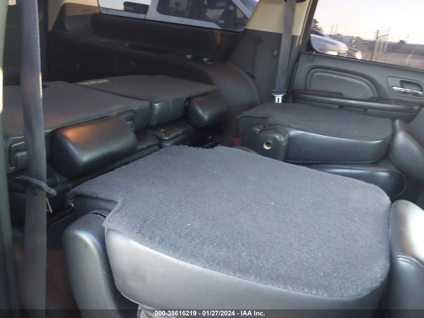 2011 GMC Yukon Xl 1500 Denali VIN: 1GKS2MEF9BR221543 Lot: 38616219