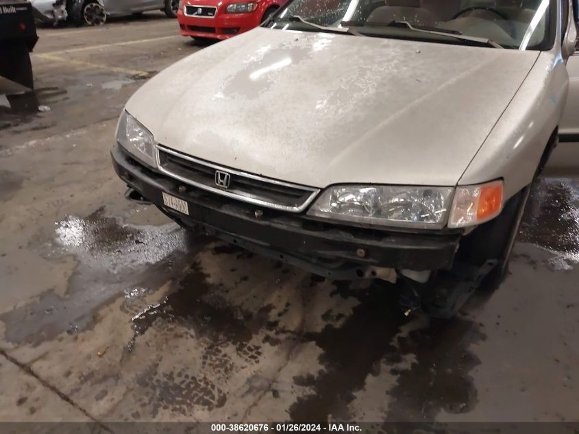 1996 Honda Accord Lx/Ex VIN: 1HGCD5632TA158274 Lot: 38620676