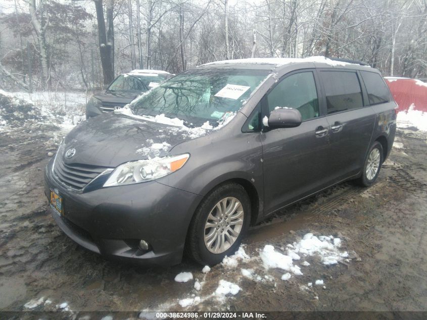 5TDYK3DC6FS623843 2015 TOYOTA SIENNA, photo no. 2