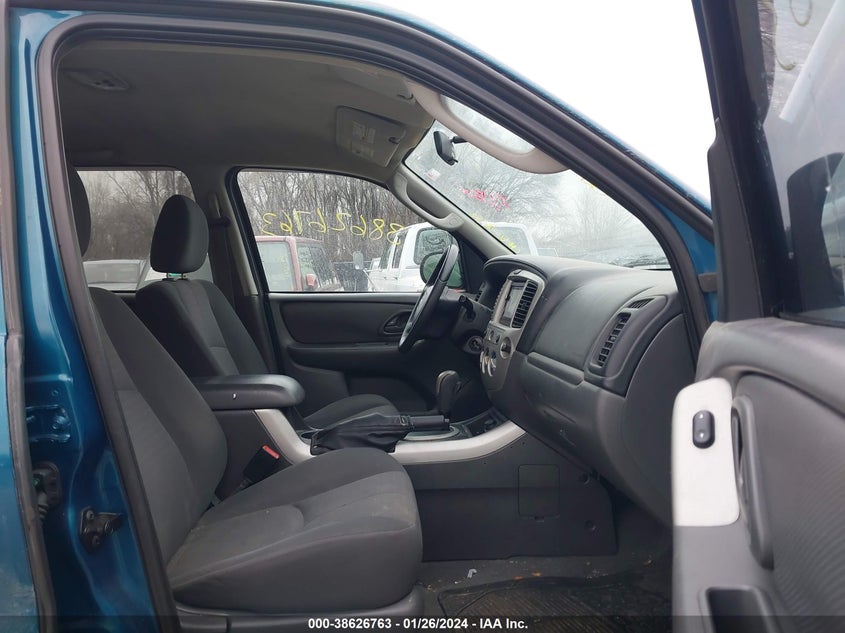 2005 Mazda Tribute I VIN: 4F2YZ92Z15KM06146 Lot: 38626763