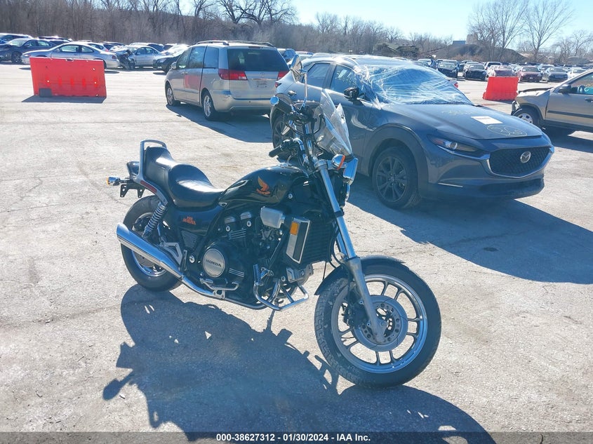HONDA VF1100 1985. Lot# 38627312. VIN 1HFSC1203FA201662. Photo 1