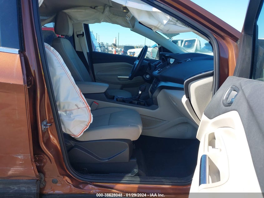 VIN 1FMCU0GD9HUE30183 2017 FORD ESCAPE SE