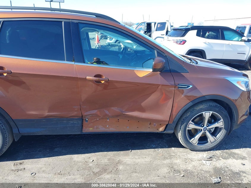 VIN 1FMCU0GD9HUE30183 2017 FORD ESCAPE SE