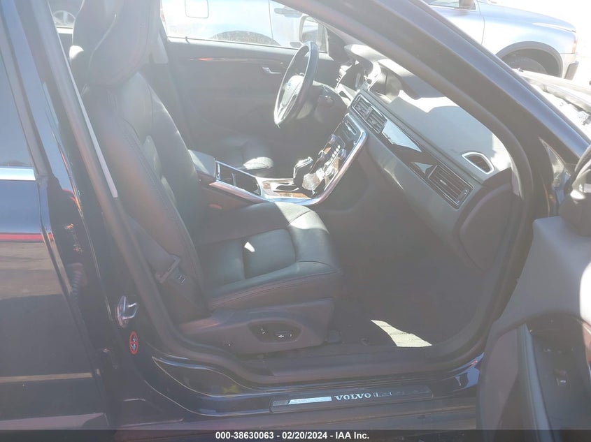 2016 VOLVO XC70 T5 PLATINUM - YV4612NM0G1265128