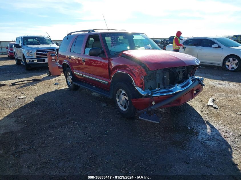 1GNDT13W9Y2381899 2000 Chevrolet Blazer Lt