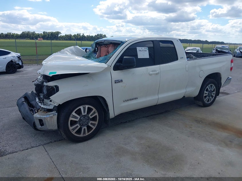 5TFUW5F10GX529530 2016 TOYOTA TUNDRA photo no. 2