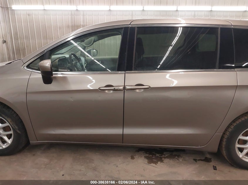VIN 2C4RC1CG3JR148504 2018 CHRYSLER PACIFICA LX