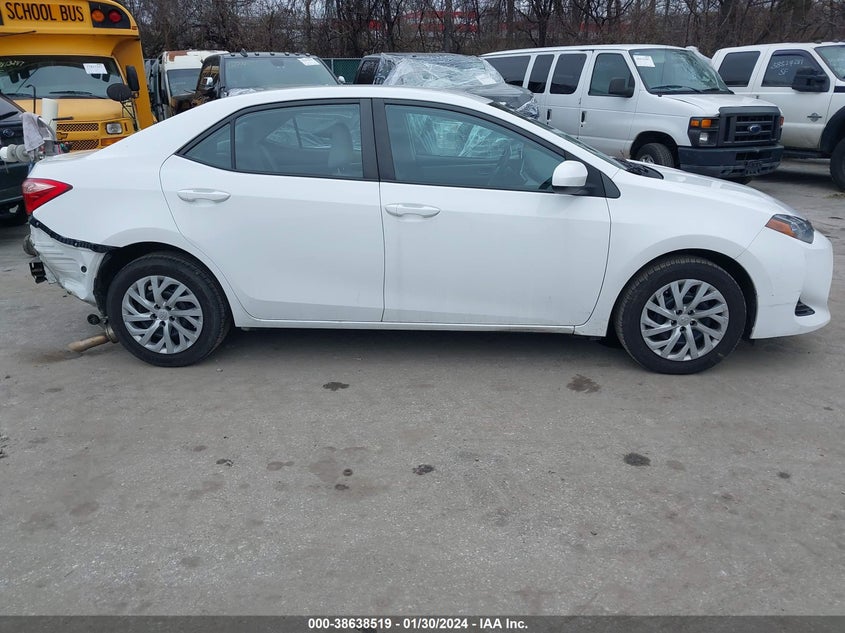 2T1BURHE0JC042578 2018 Toyota Corolla Le