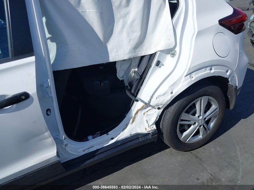 2023 NISSAN KICKS 1.6L I4   N(VIN: 3N1CP5BV6PL560328