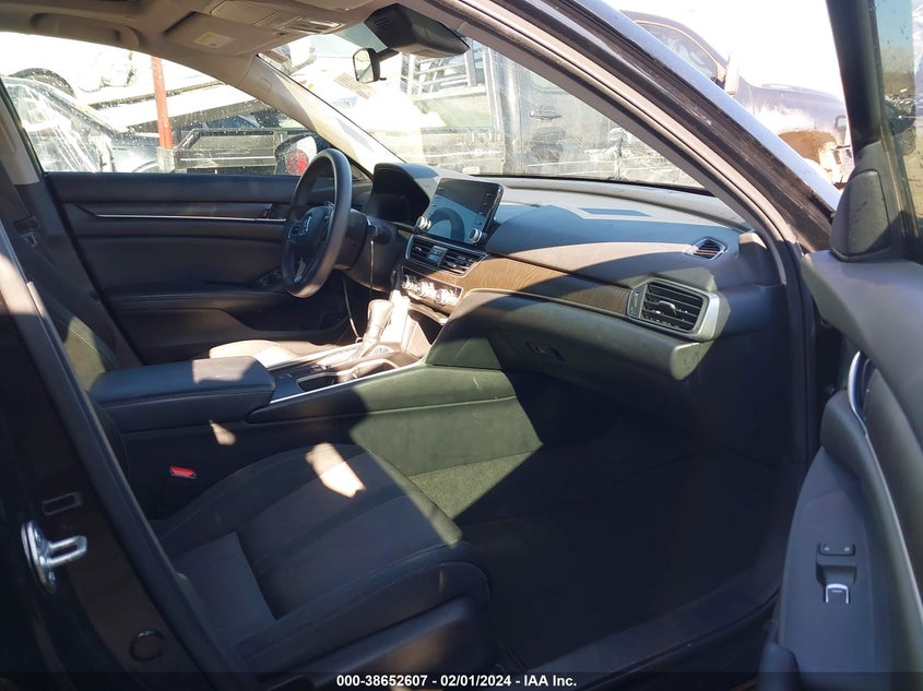 VIN 1HGCV1F41JA241027 2018 HONDA ACCORD EX