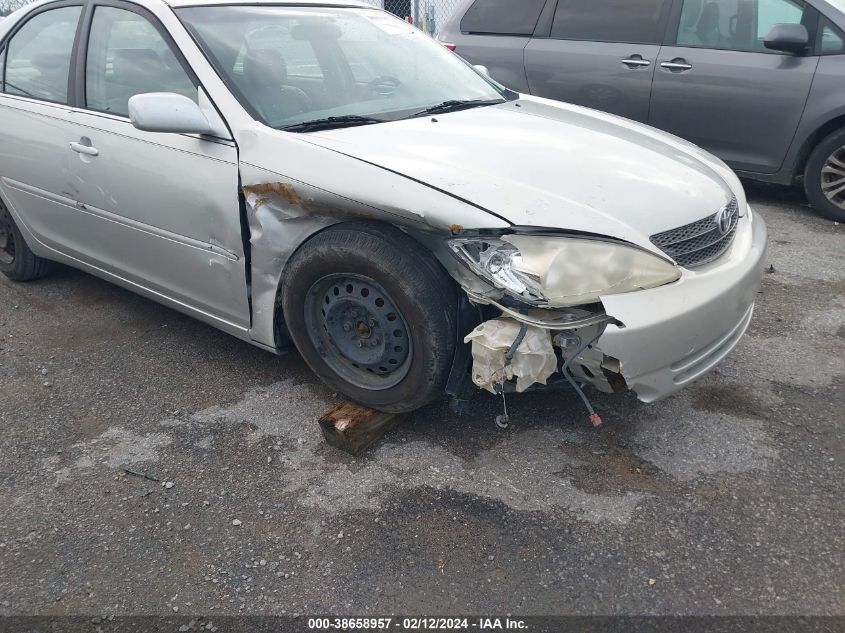 2002 Toyota Camry Le VIN: JTDBE30K220043481 Lot: 38658957