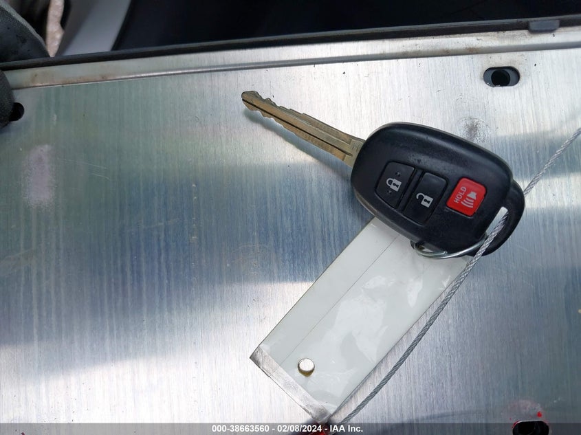 2015 TOYOTA RAV4 XLE - 2T3WFREV5FW162499