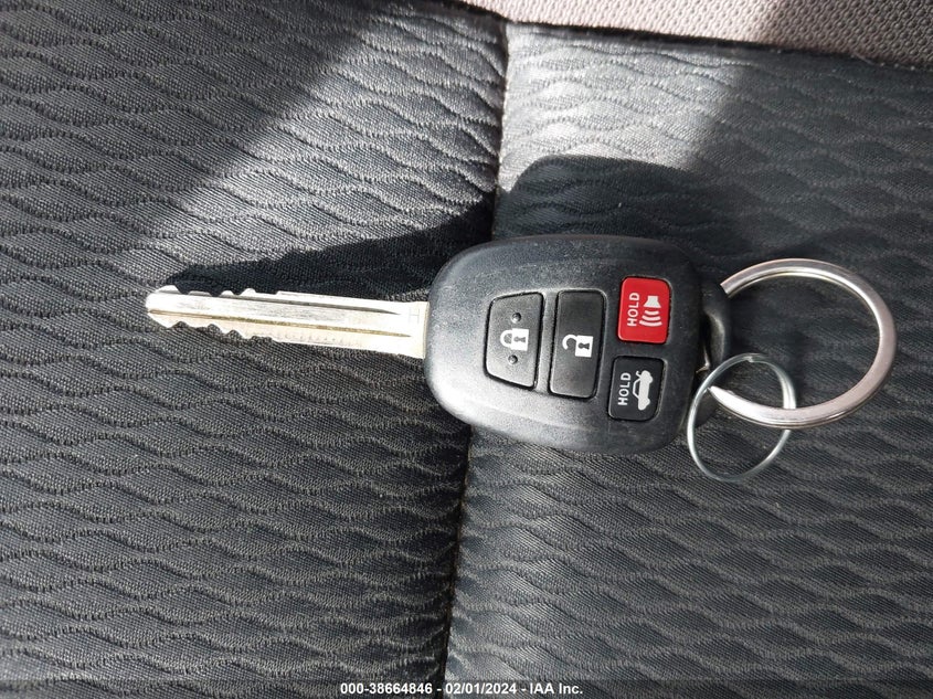 2019 TOYOTA COROLLA LE - 5YFBURHE3KP941761