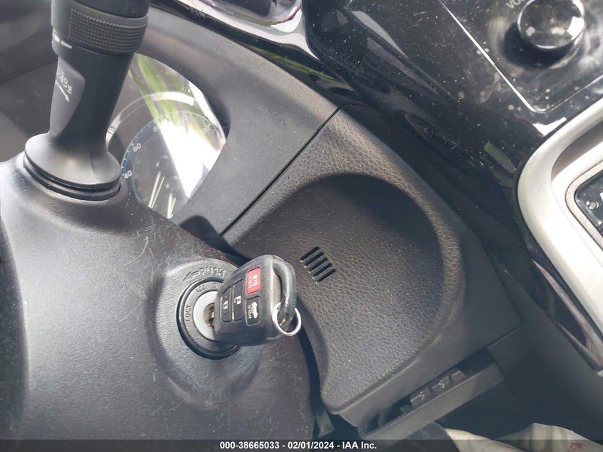 2019 TOYOTA COROLLA LE - 2T1BURHE5KC208787