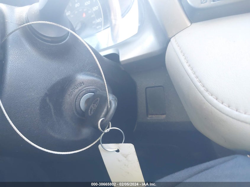 2014 TOYOTA RAV4 XLE - 2T3WFREV2EW114909