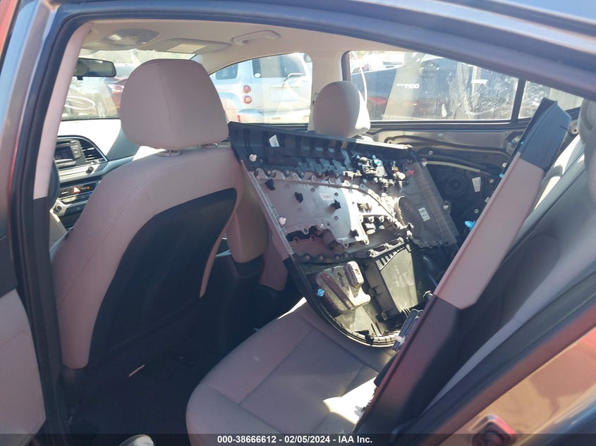 VIN 5NPD74LF3JH286127 2018 HYUNDAI ELANTRA SE