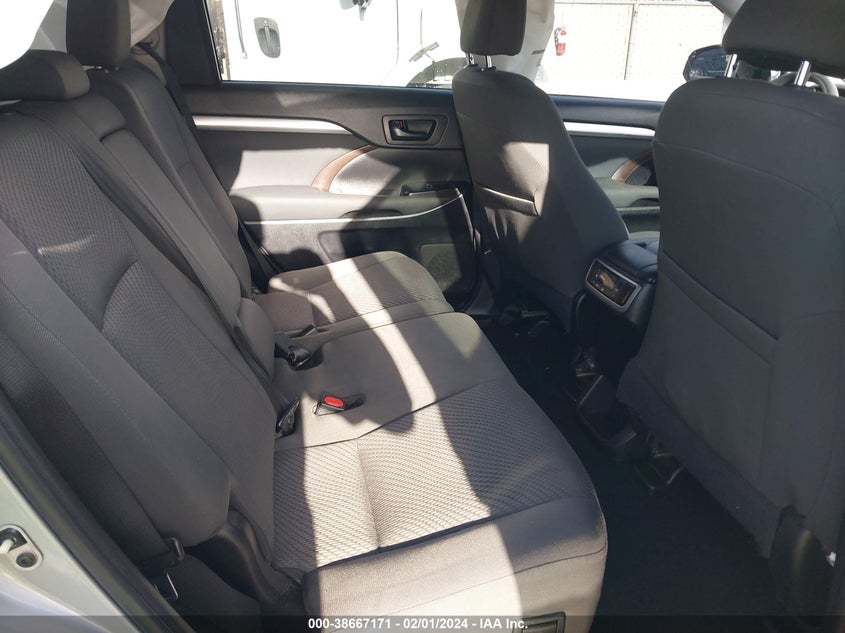 2019 TOYOTA HIGHLANDER LE VIN: 5TDZZRFH7KS303405