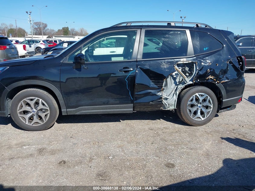 VIN JF2SKADC2PH413208 2023 SUBARU FORESTER PREMIUM