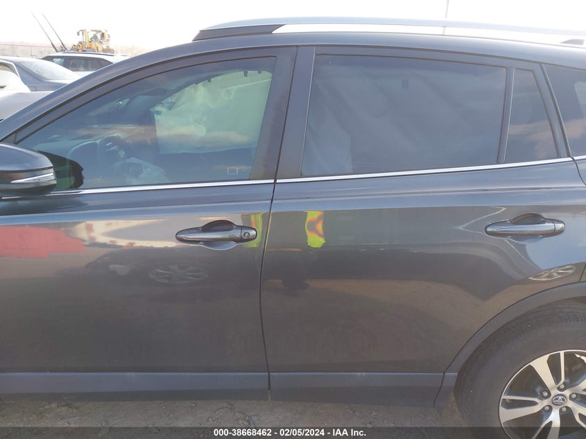 VIN 2T3WFREVXJW506627 2018 TOYOTA RAV4 ADVENTURE/XLE