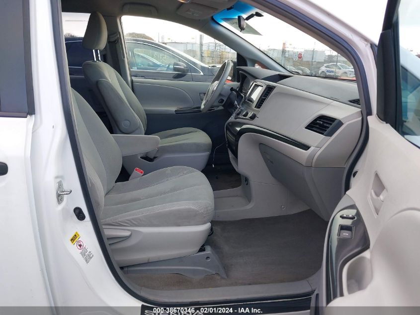 5TDKA3DC2BS004790 2011 TOYOTA SIENNA, photo no. 5