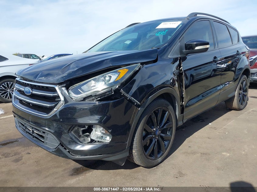 VIN 1FMCU0JD2HUC34868 2017 FORD ESCAPE TITANIUM