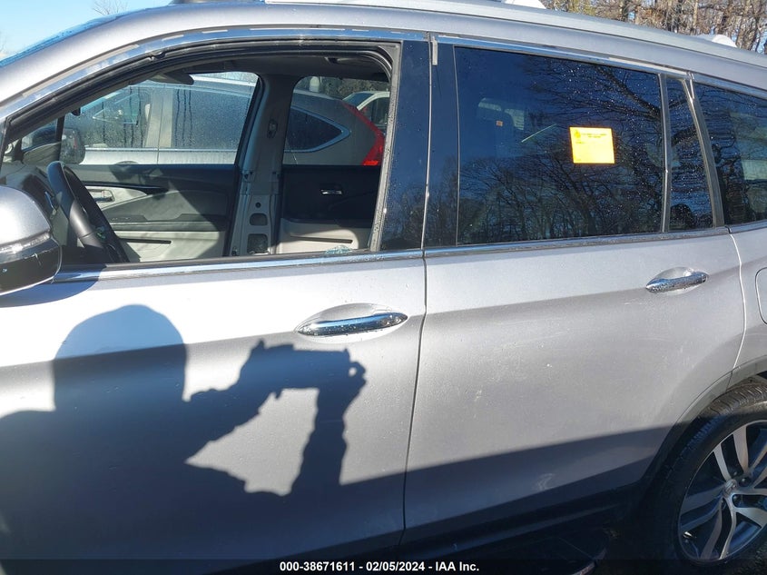 2018 HONDA PILOT TOURING - 5FNYF6H98JB045956