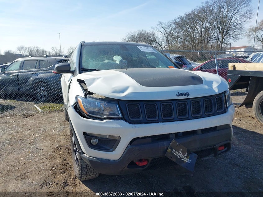 VIN 3C4NJDDB2KT671357 2019 JEEP COMPASS TRAILHAWK 4X4